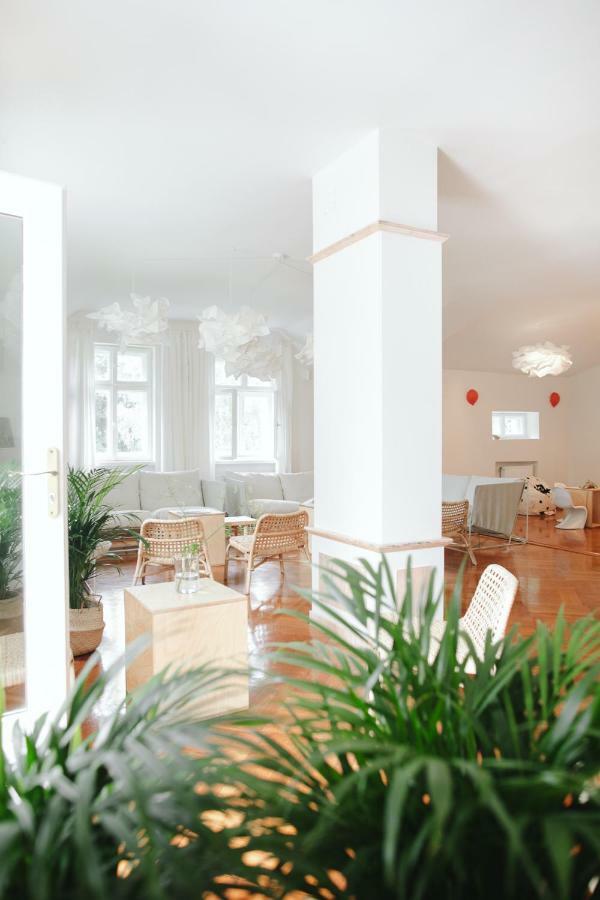 Palac Sasino Odnova Hotel Екстериор снимка