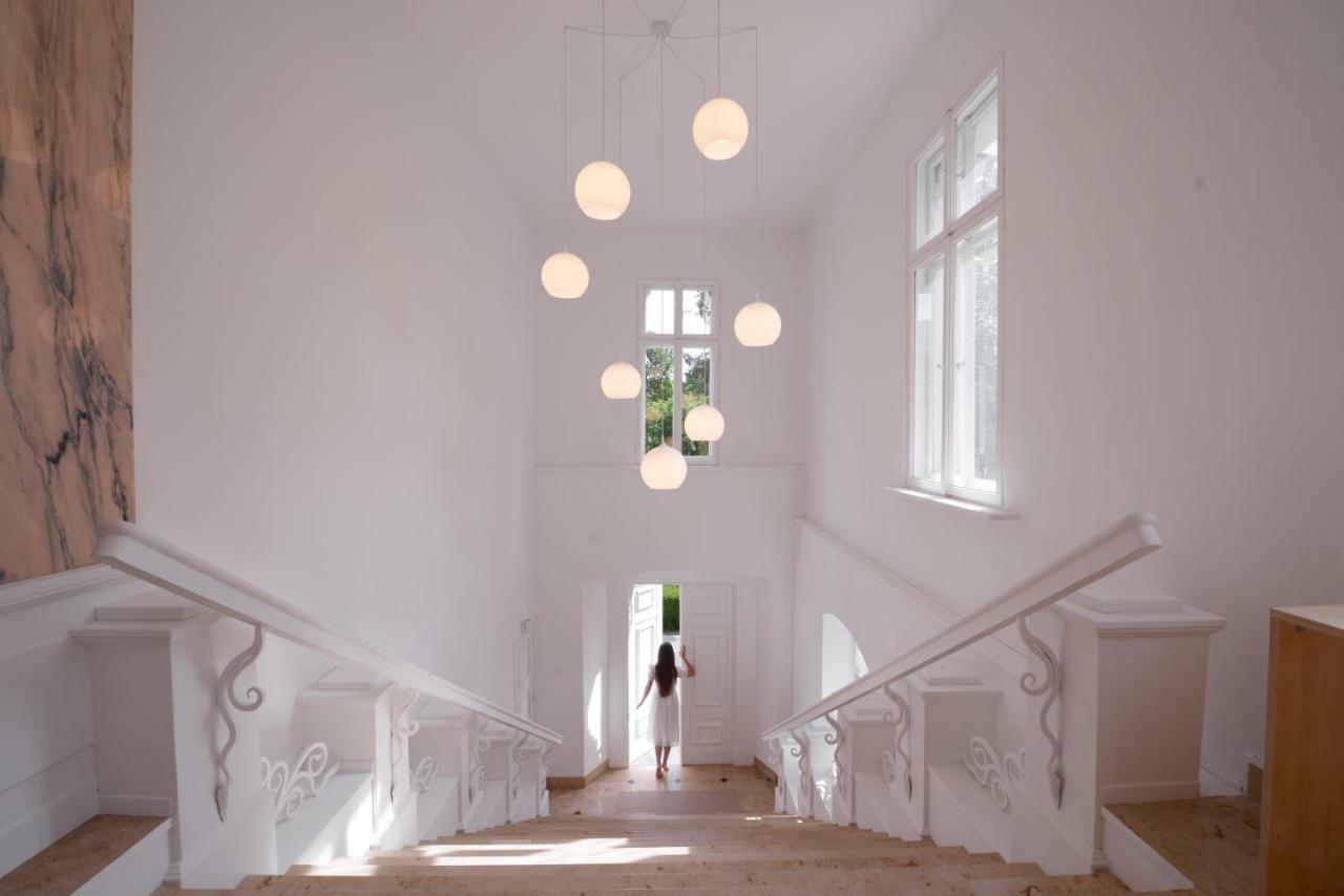 Palac Sasino Odnova Hotel Екстериор снимка